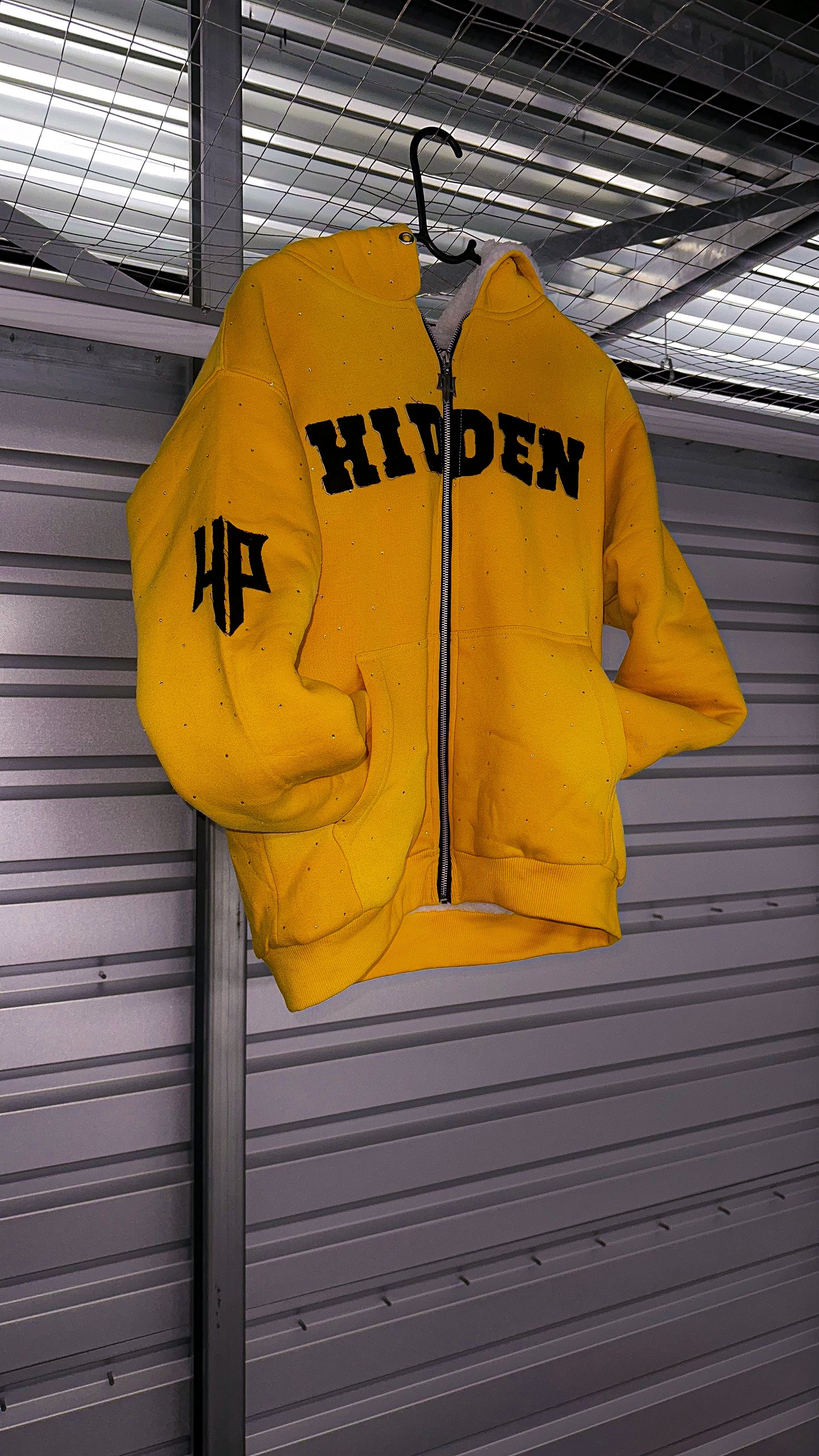 Hidden V2 “Star dust”